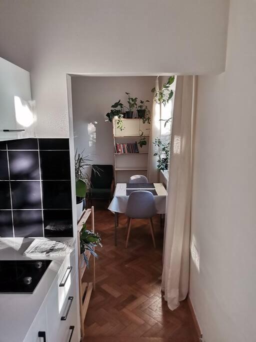 Cozy Studio In The City Centre Near Train Station Bratislava Buitenkant foto